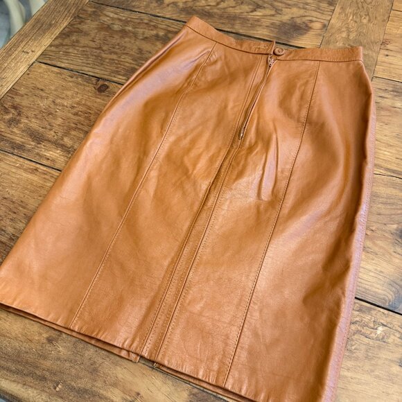 VINTAGE: SLIM CUT LEATHER SKIRT - Picture 2 of 7